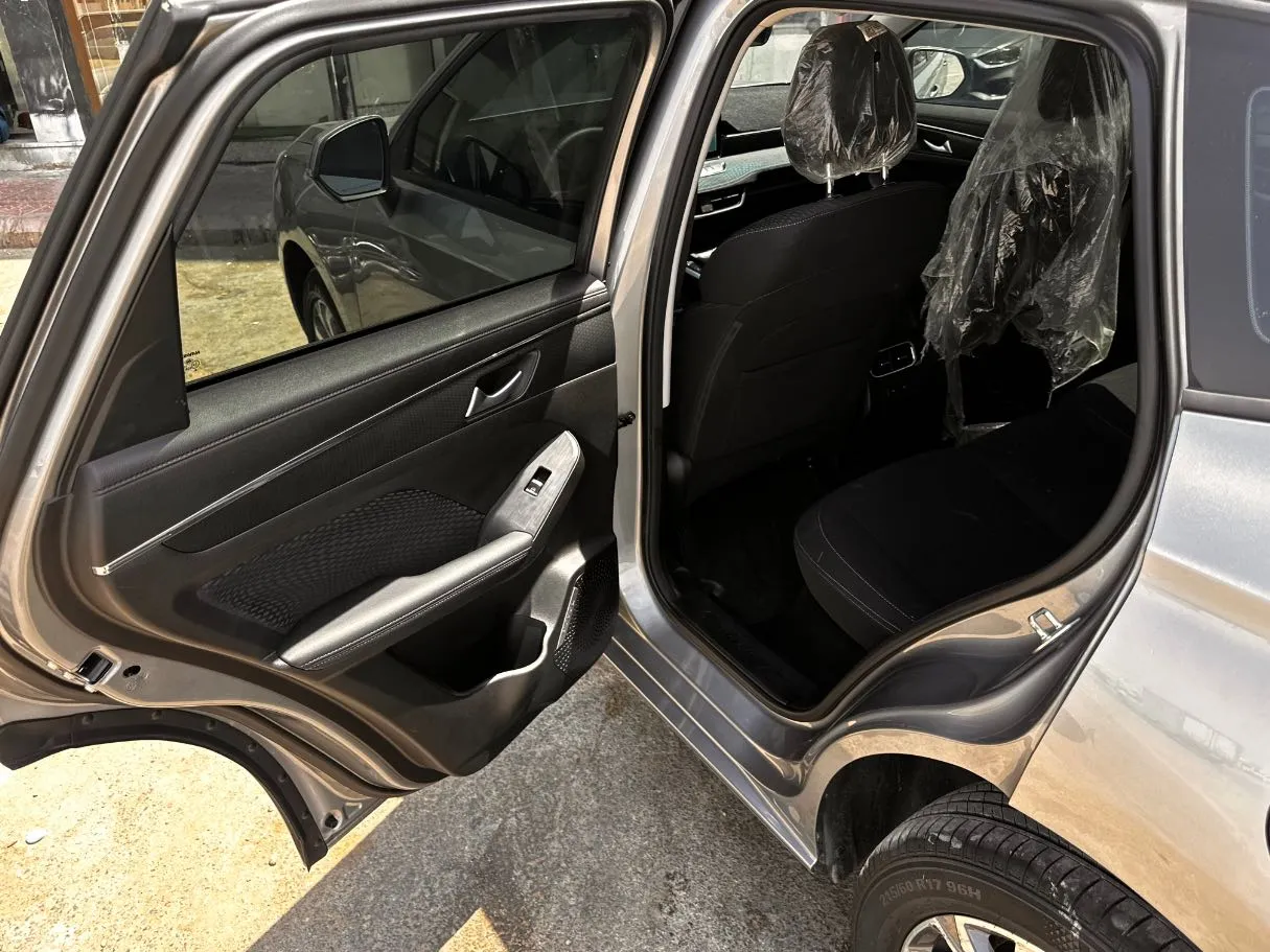 Car image 13