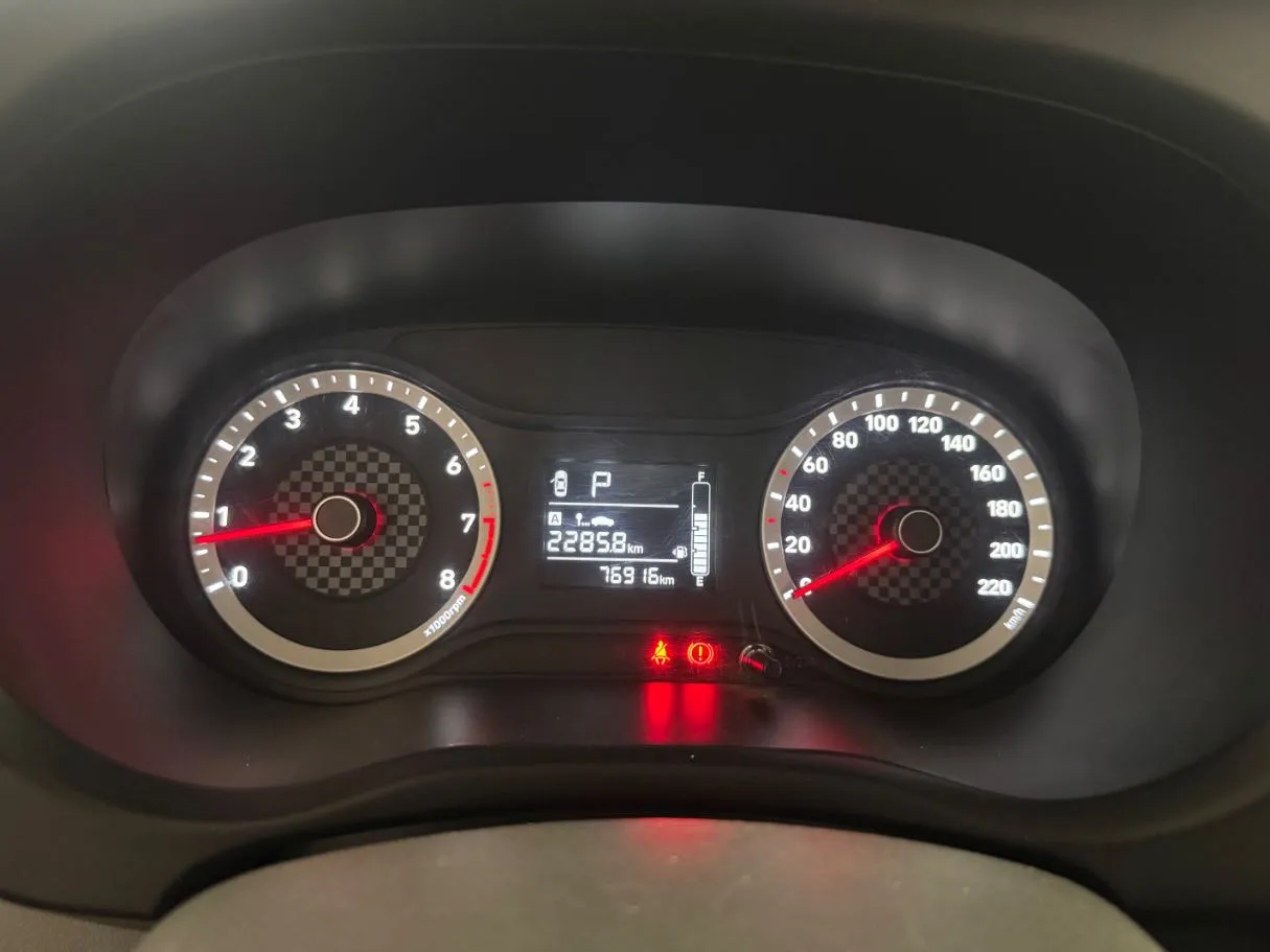 Car image 10