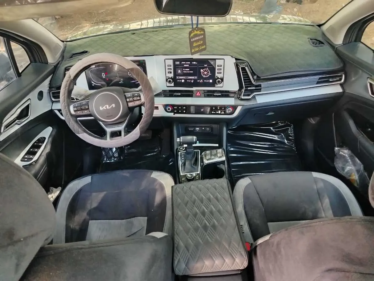 Car image 22