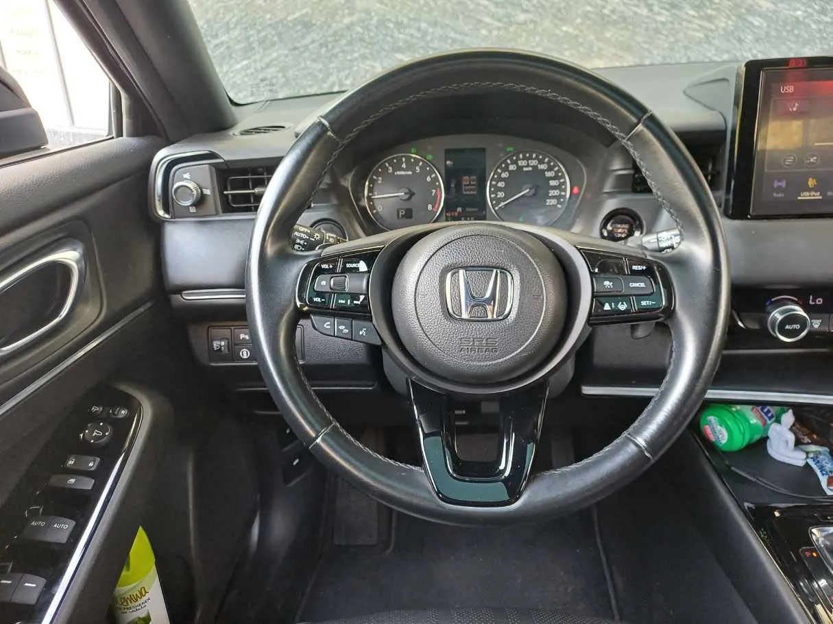 Car image 13