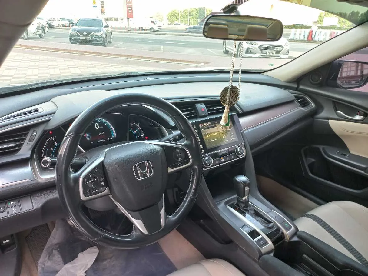 Car image 11