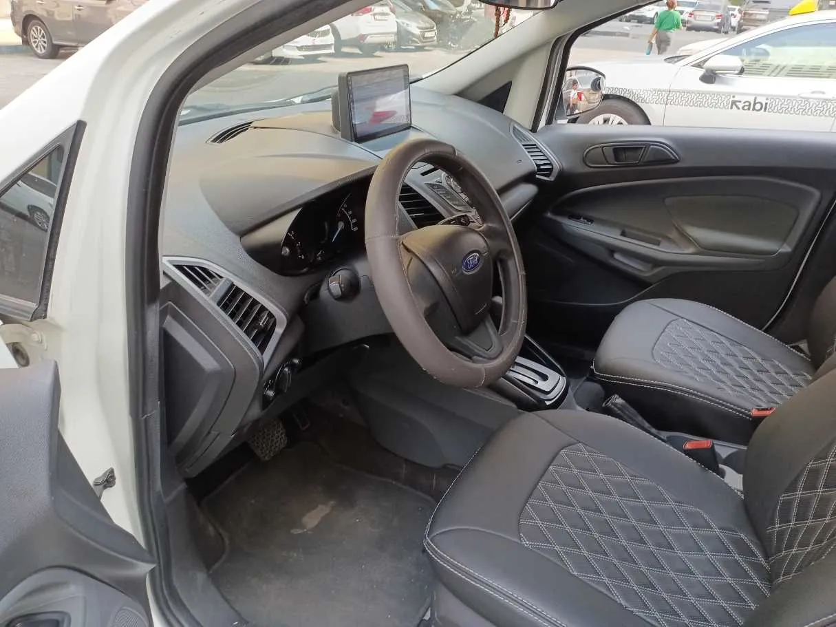Car image 11