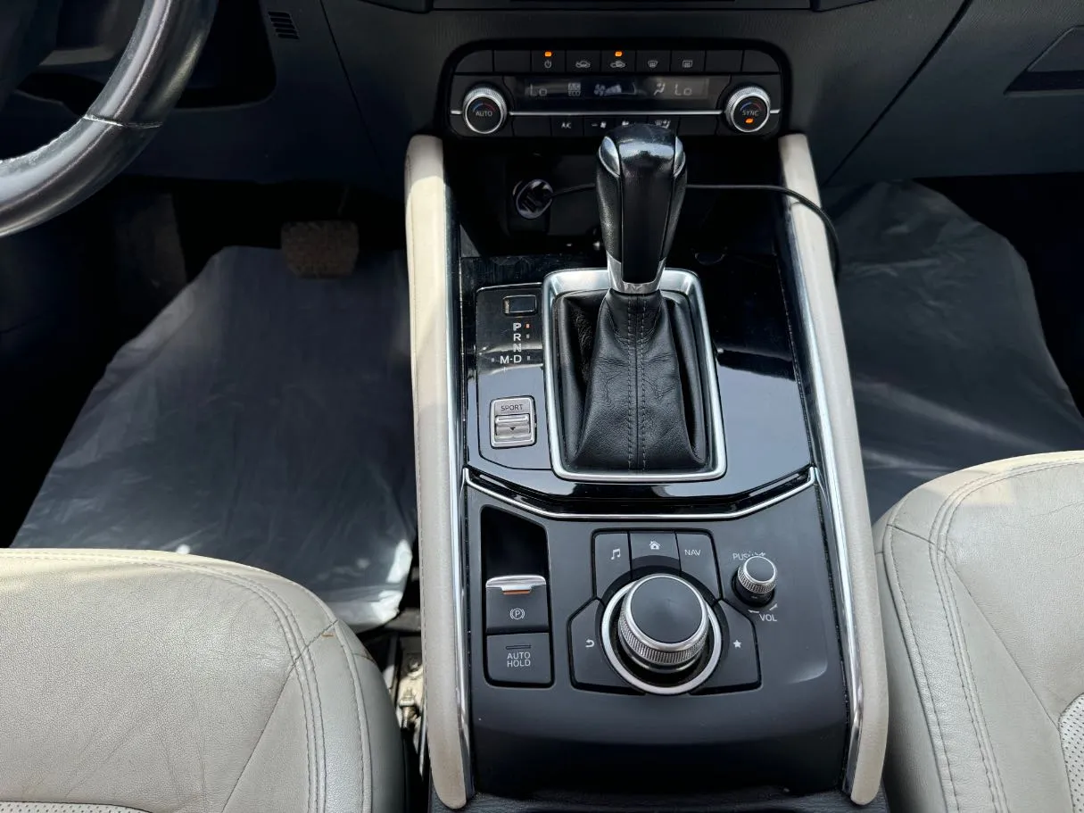 Car image 16
