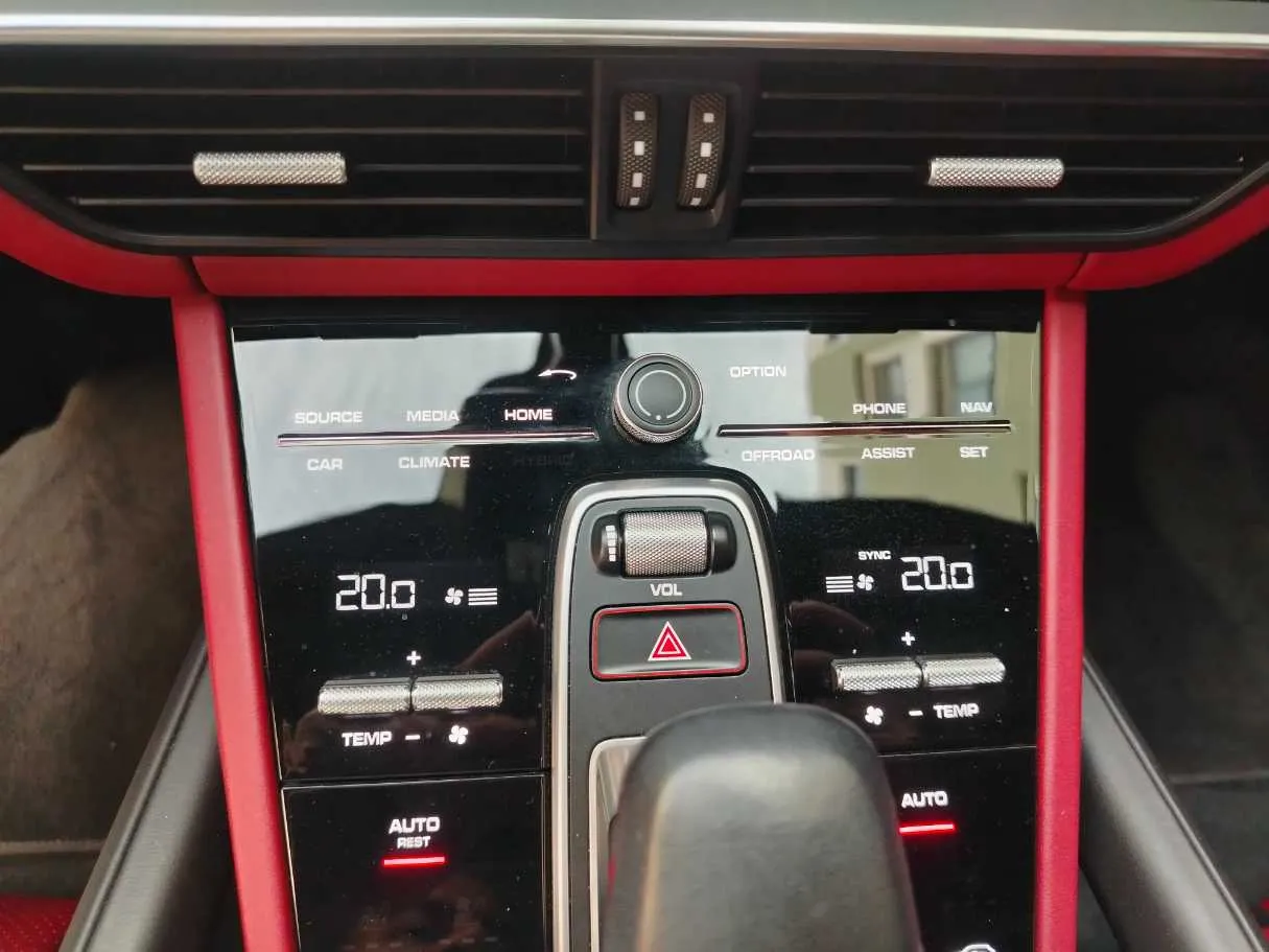 Car image 25