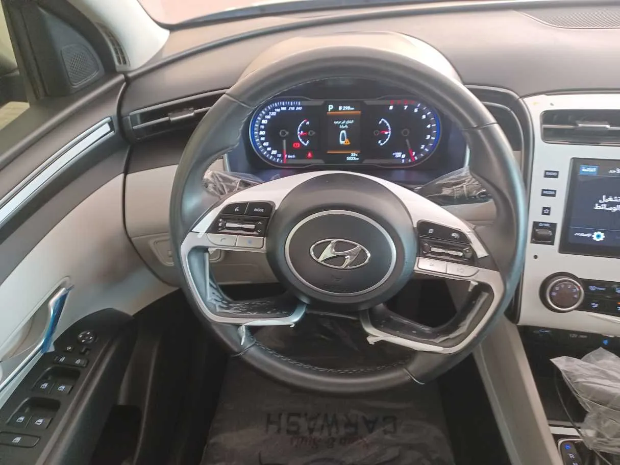 Car image 16