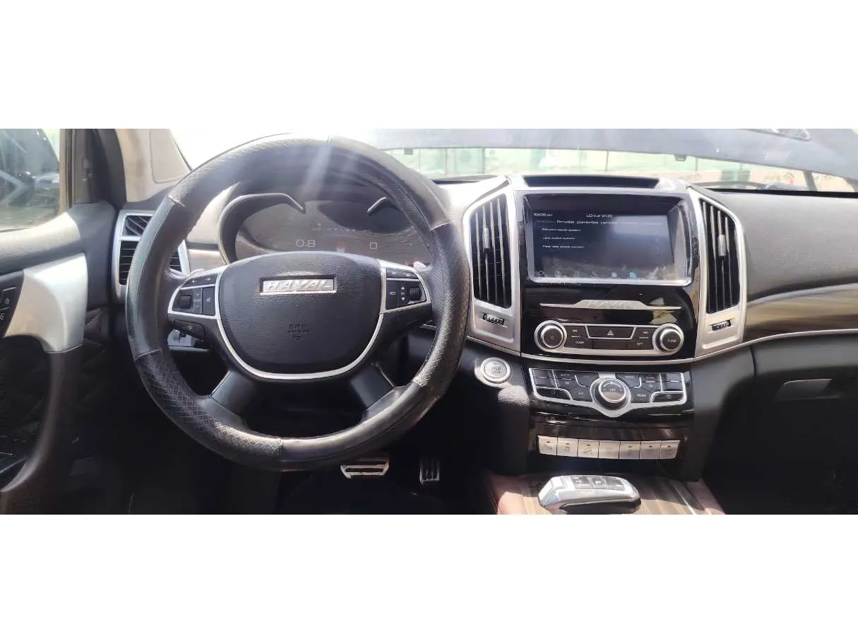 Car image 18