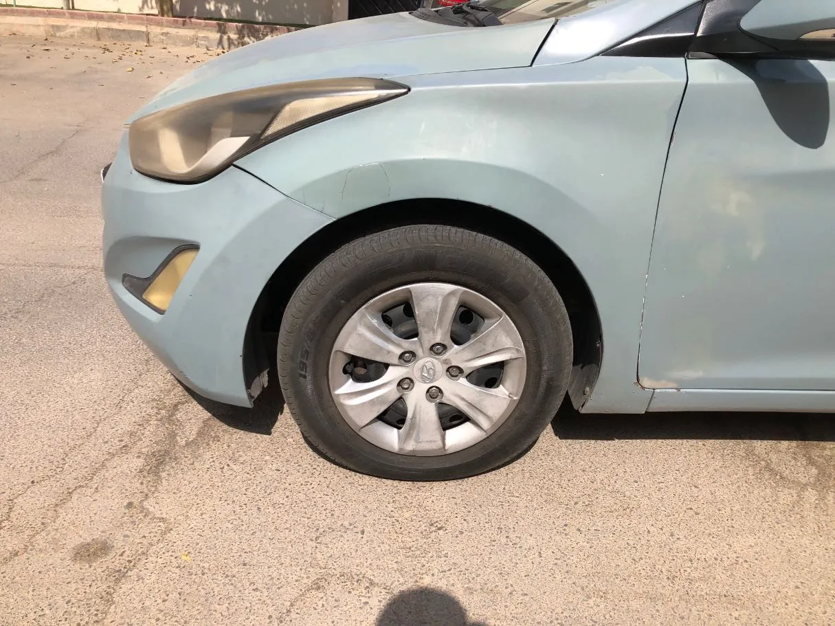 Car image 9