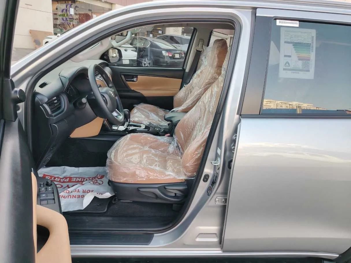 Car image 13