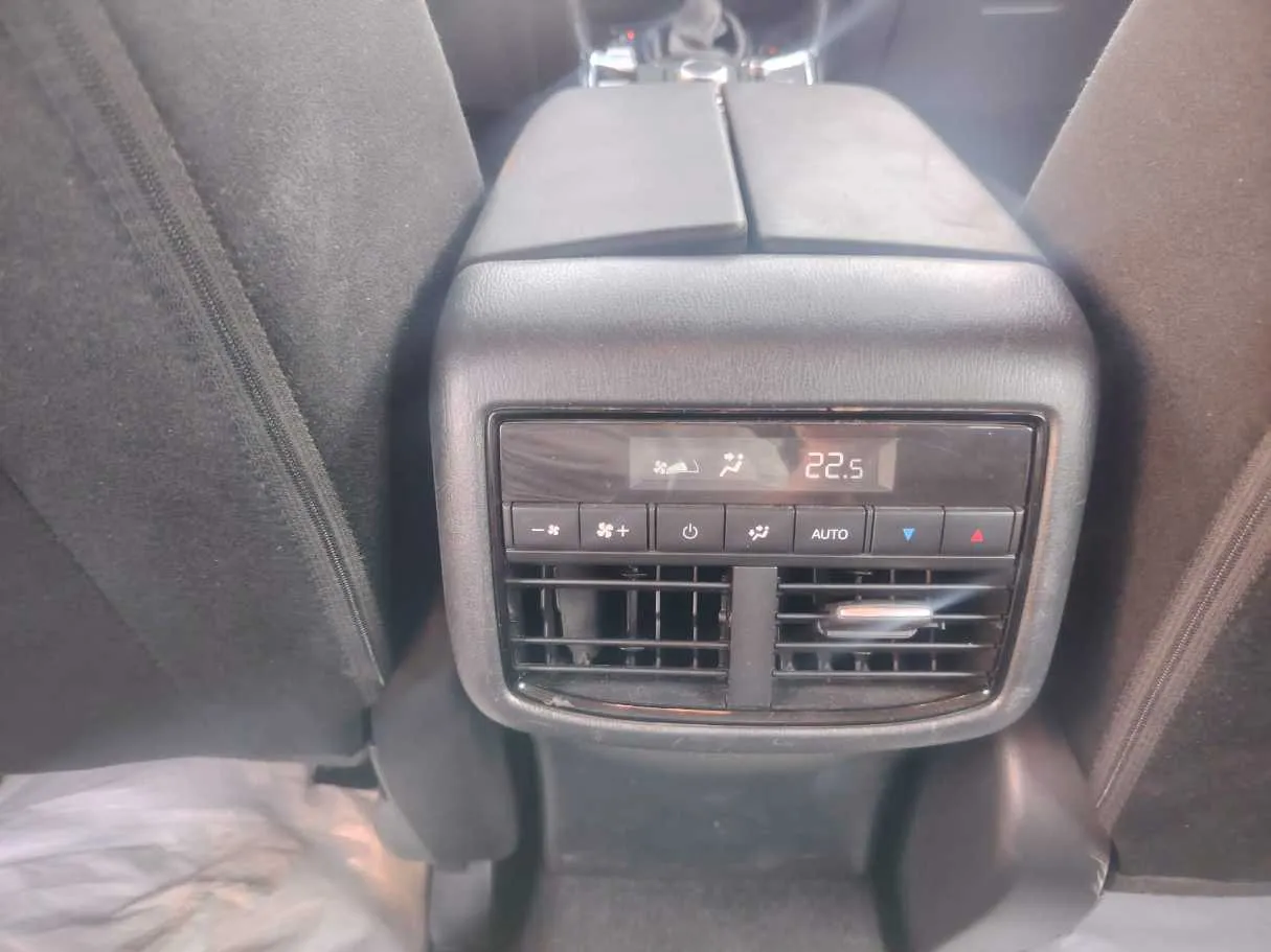 Car image 35