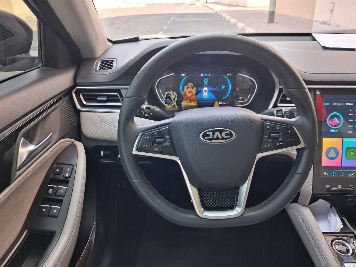 Car image 18