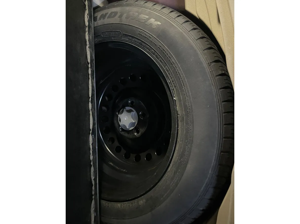 Car image 23
