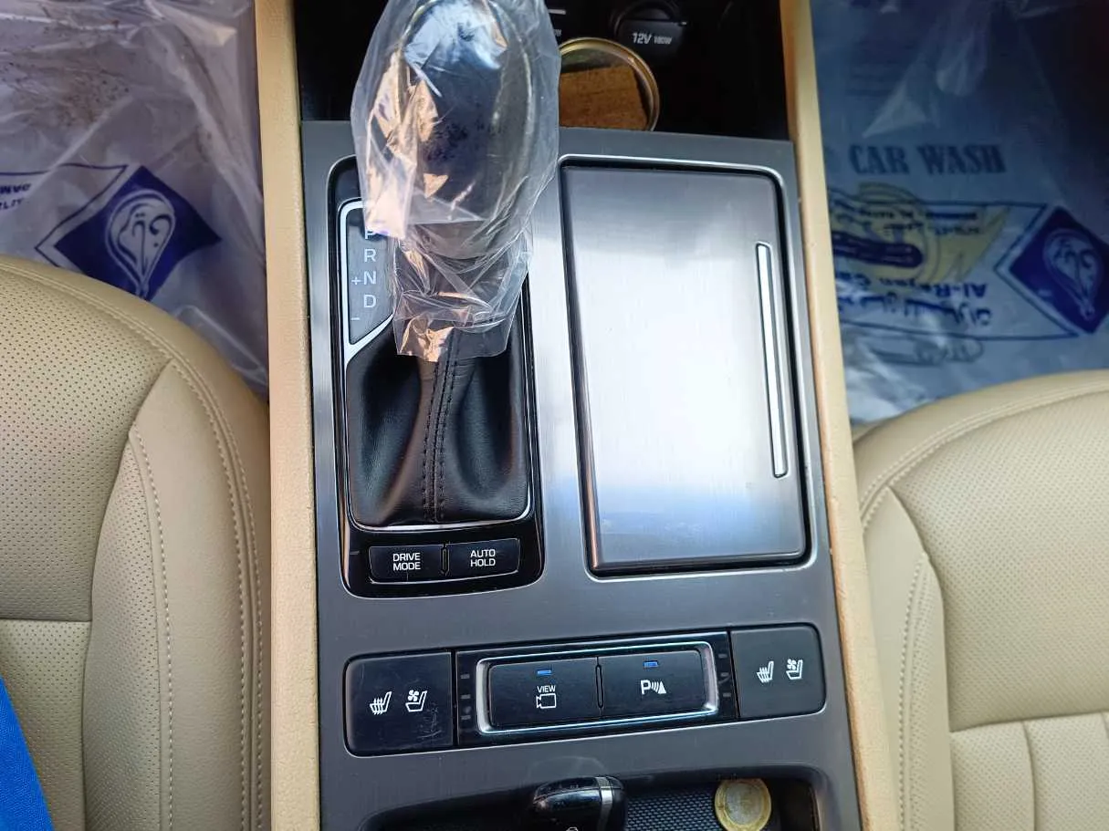 Car image 23
