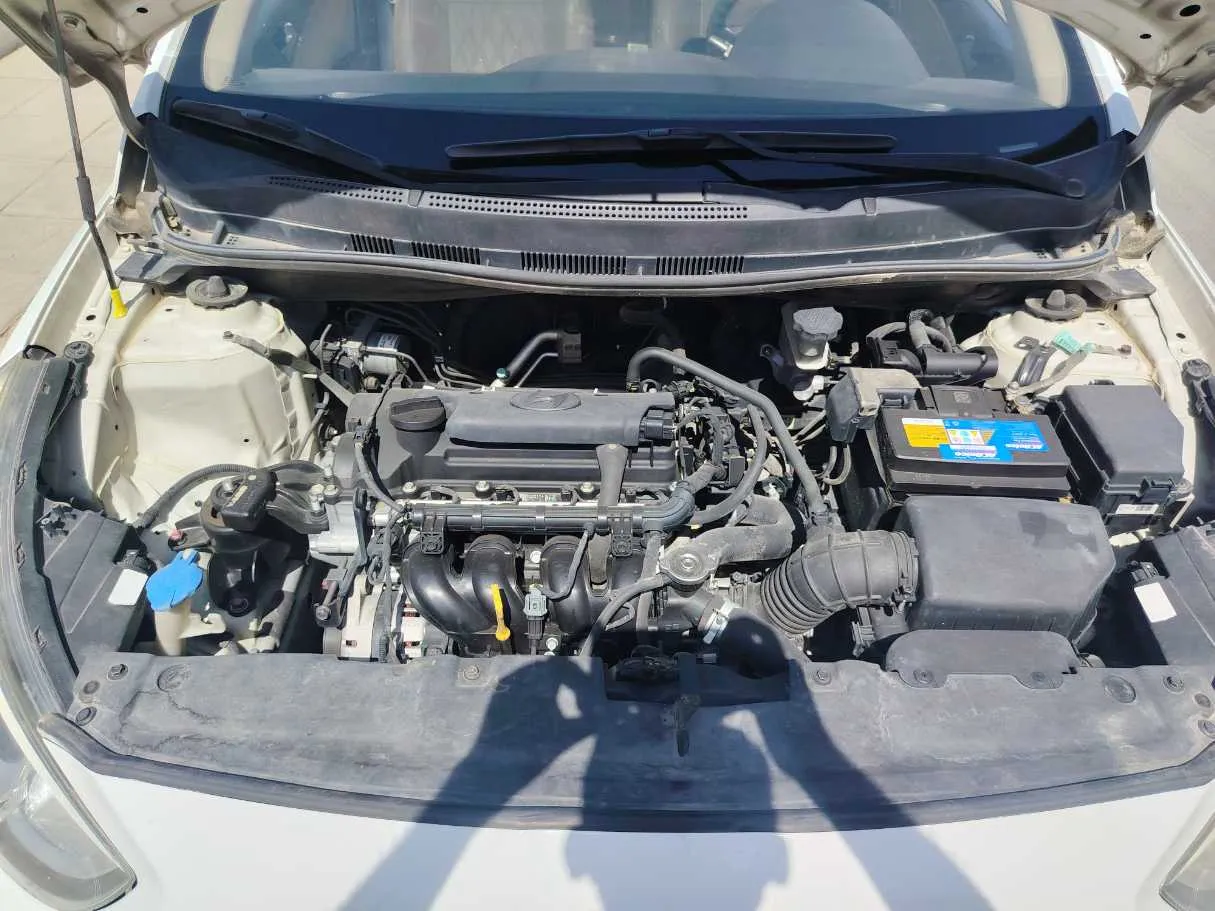 Car image 30