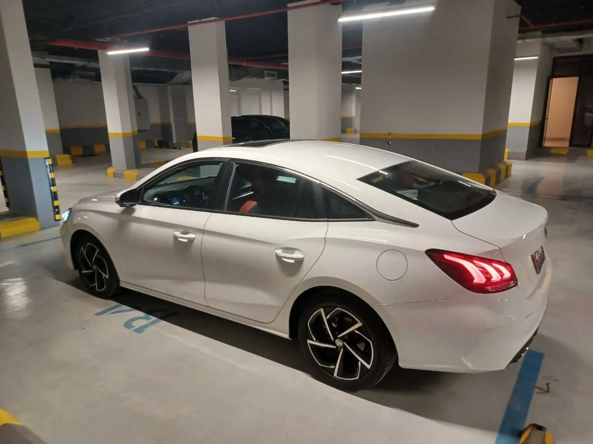 Car image 8