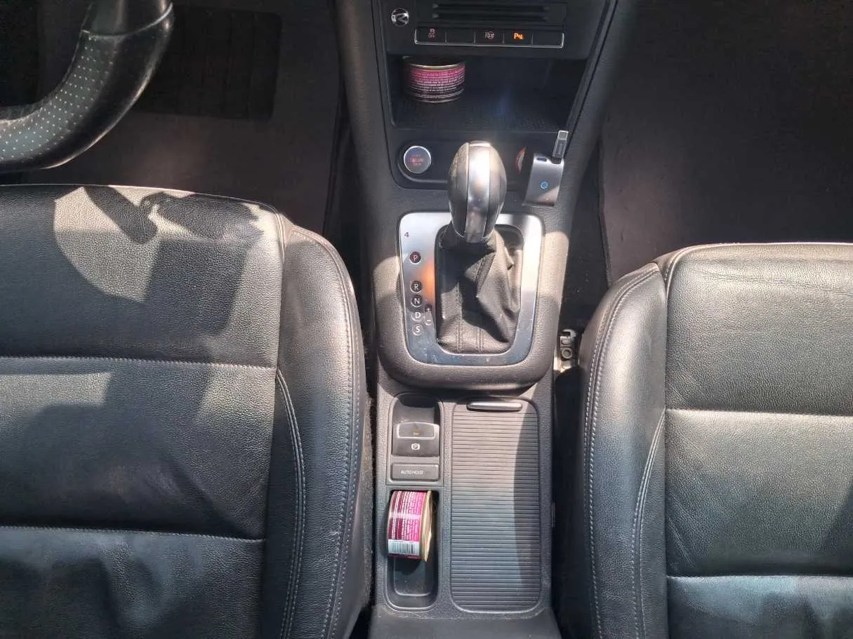 Car image 15