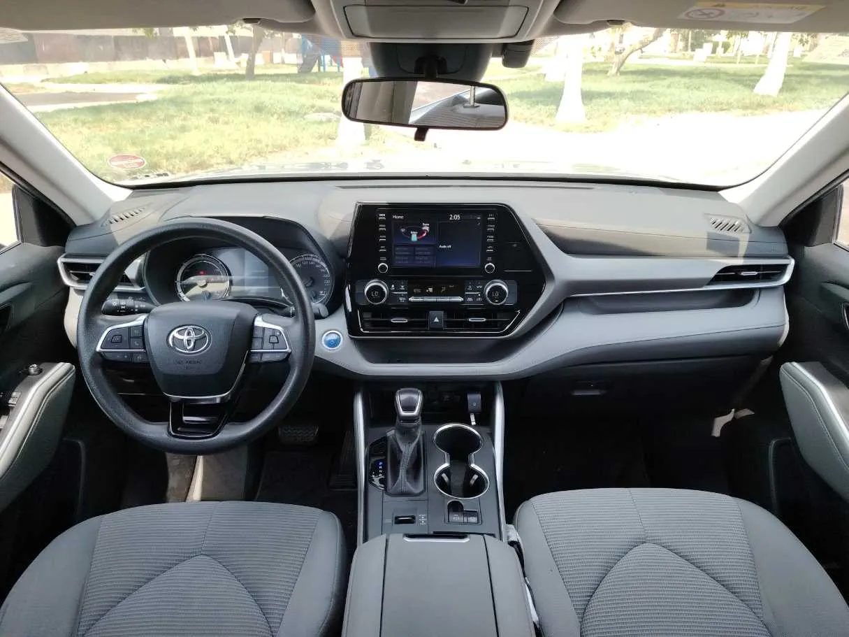 Car image 18