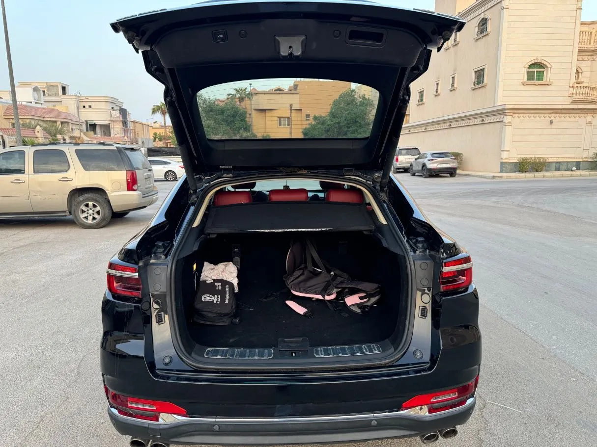 Car image 23