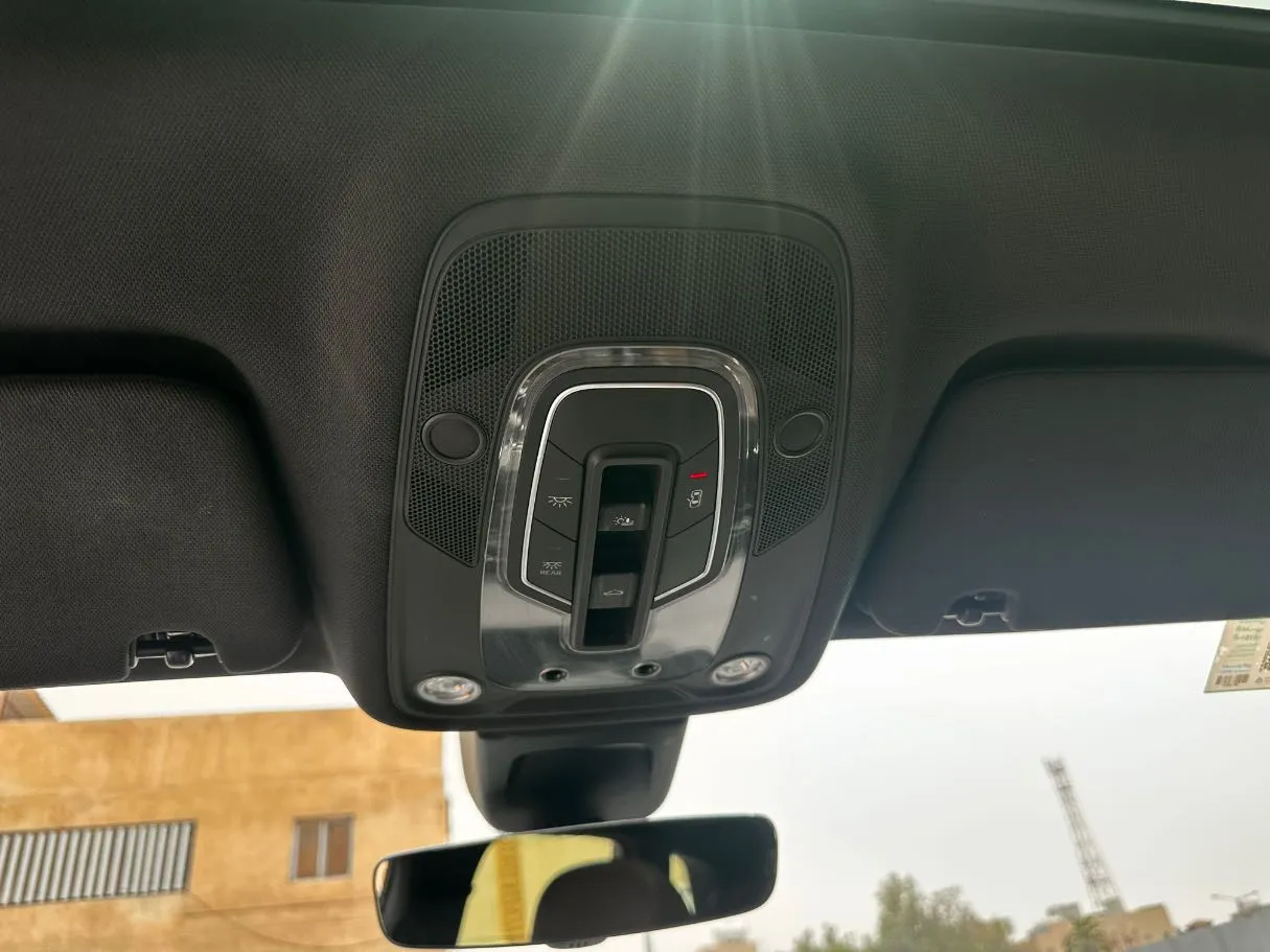 Car image 29