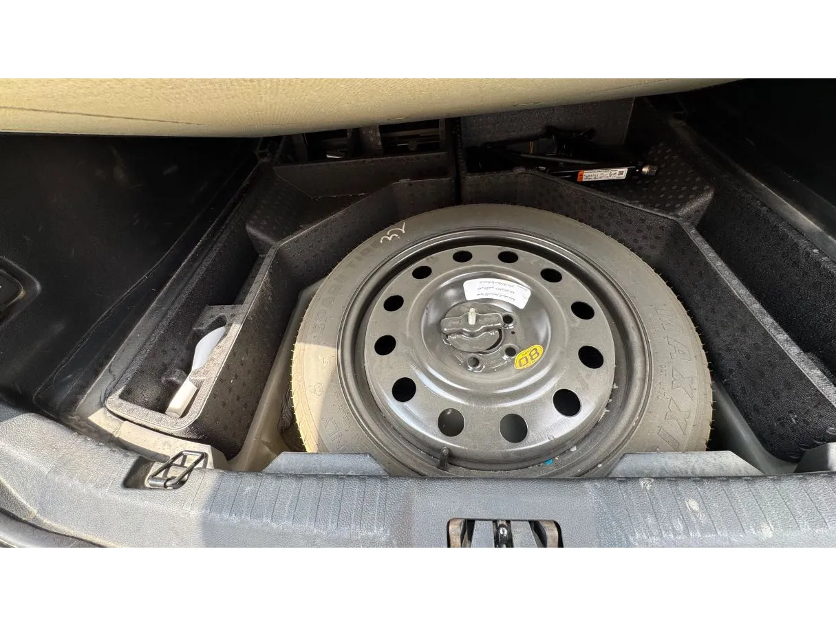 Car image 26