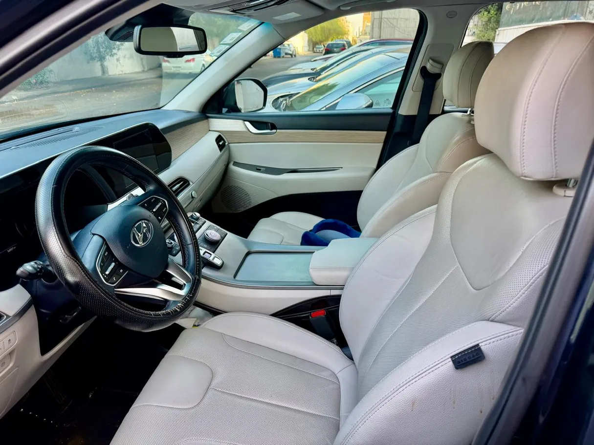 Car image 5