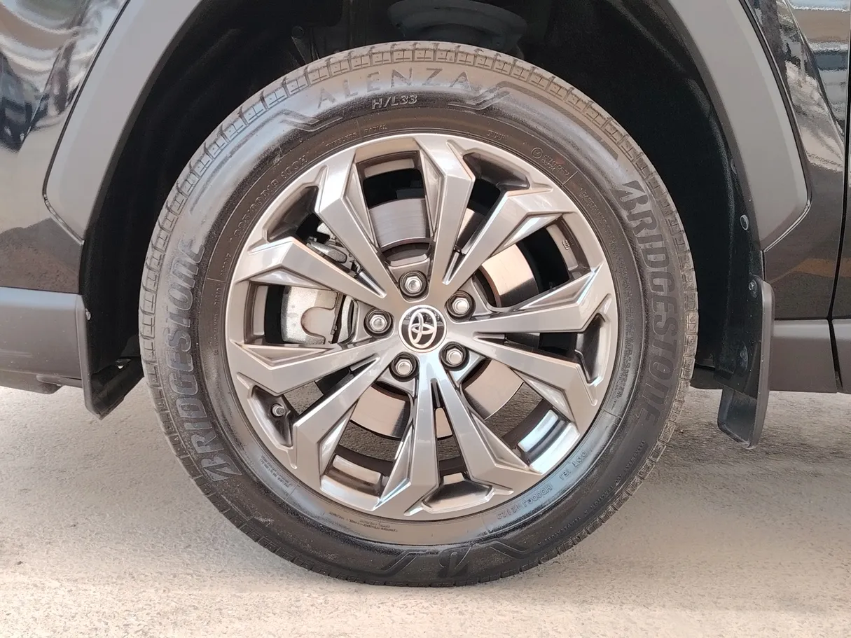 Car image 10