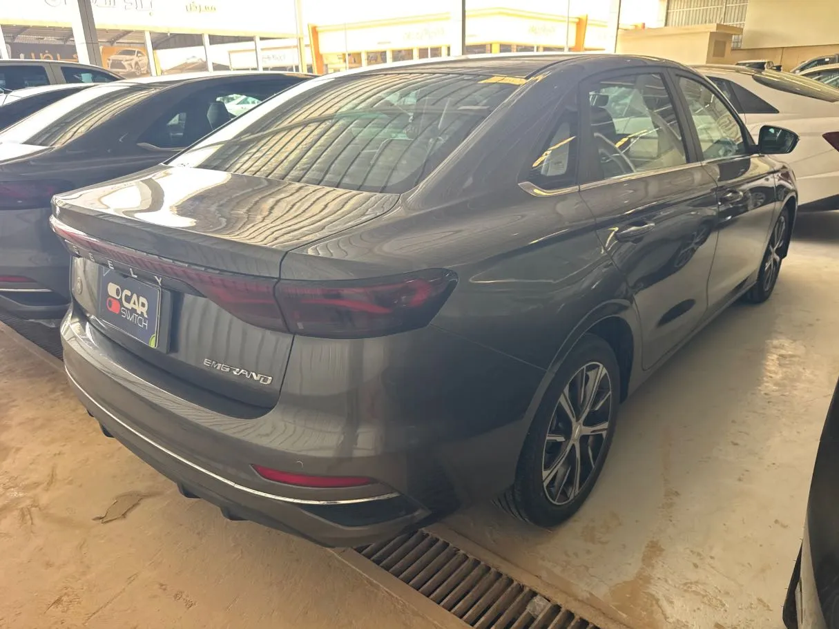 Car image 3
