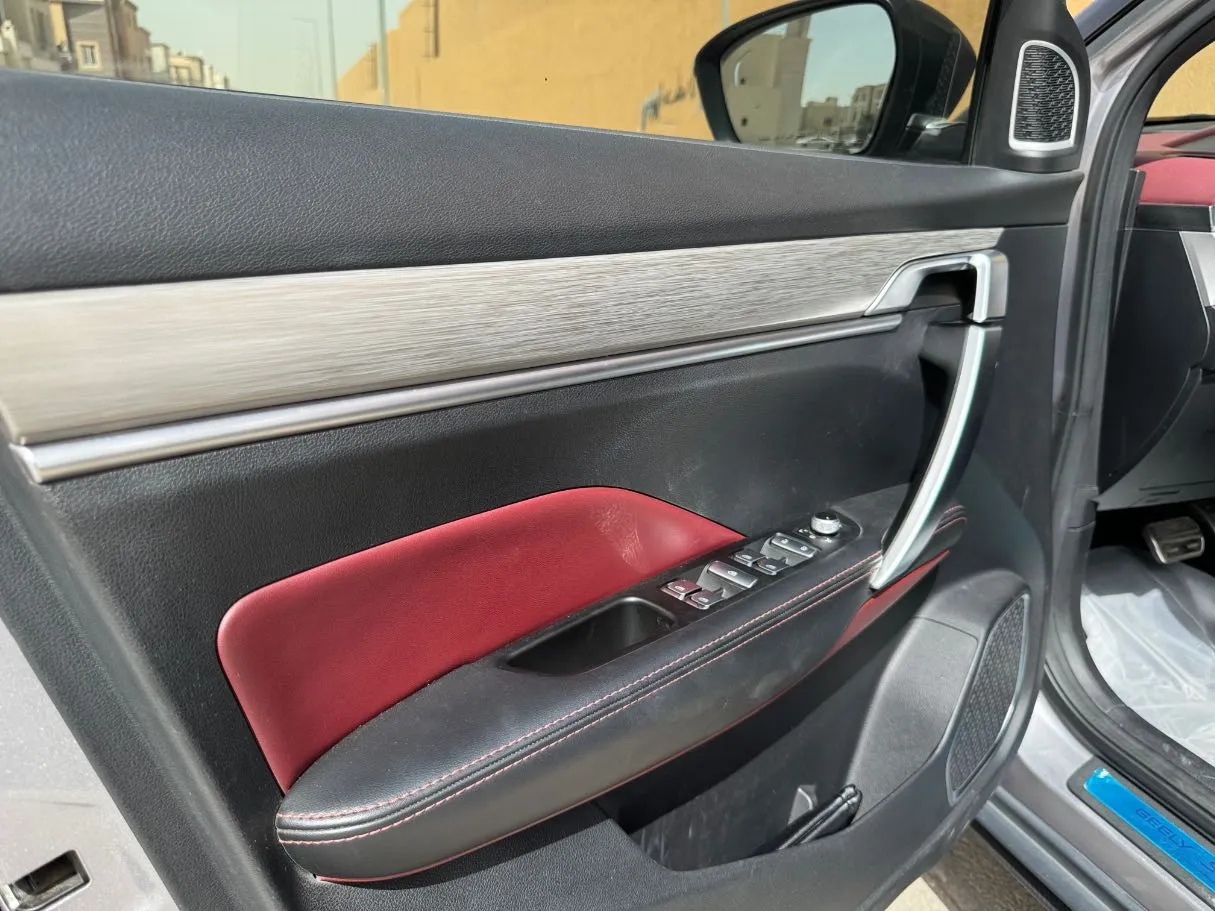 Car image 11