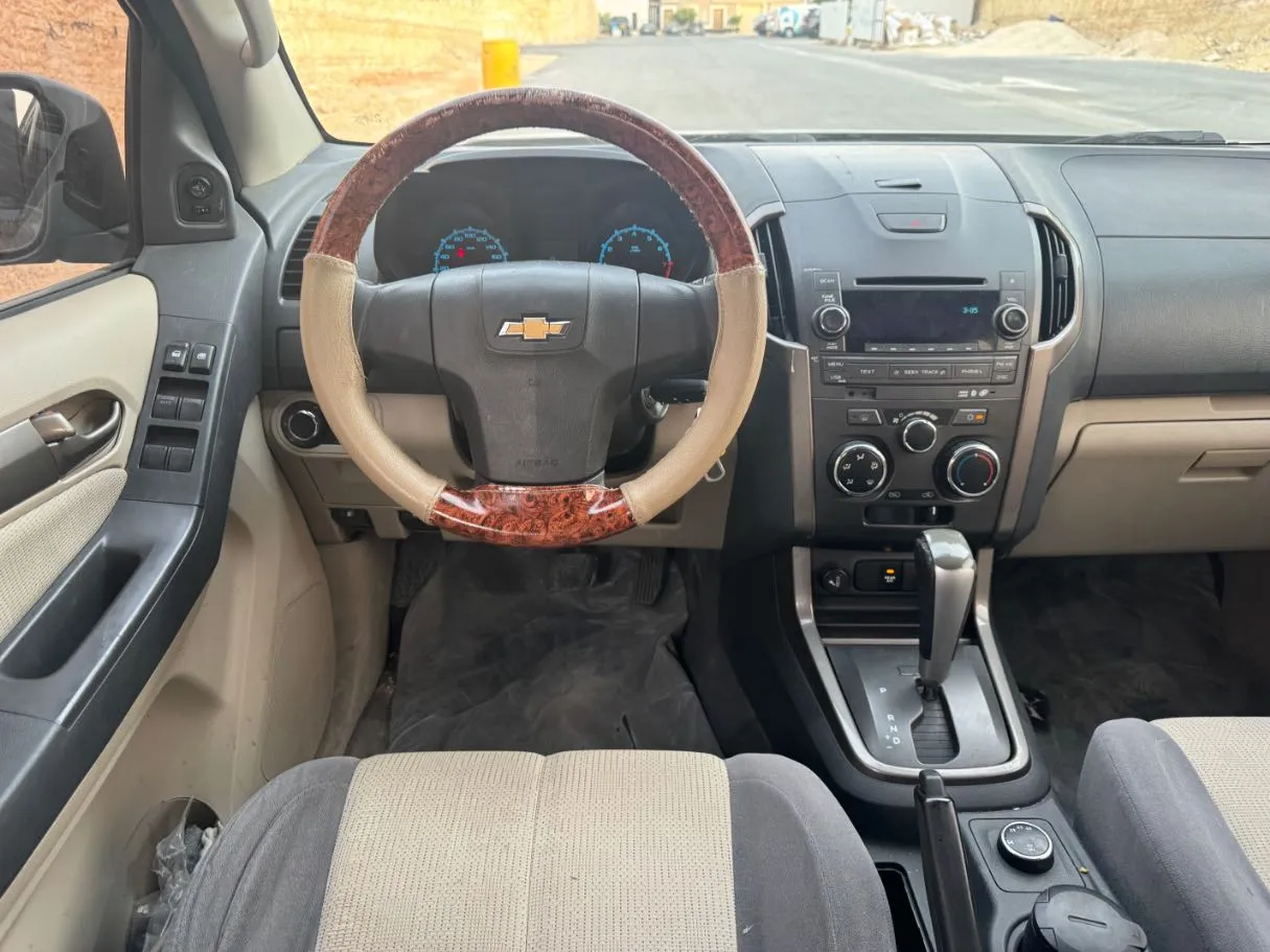 Car image 17