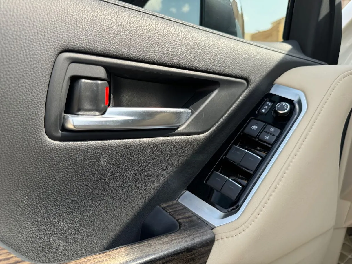 Car image 26