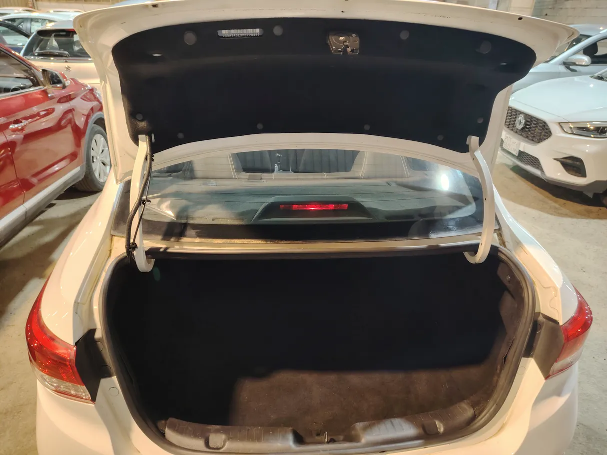 Car image 27