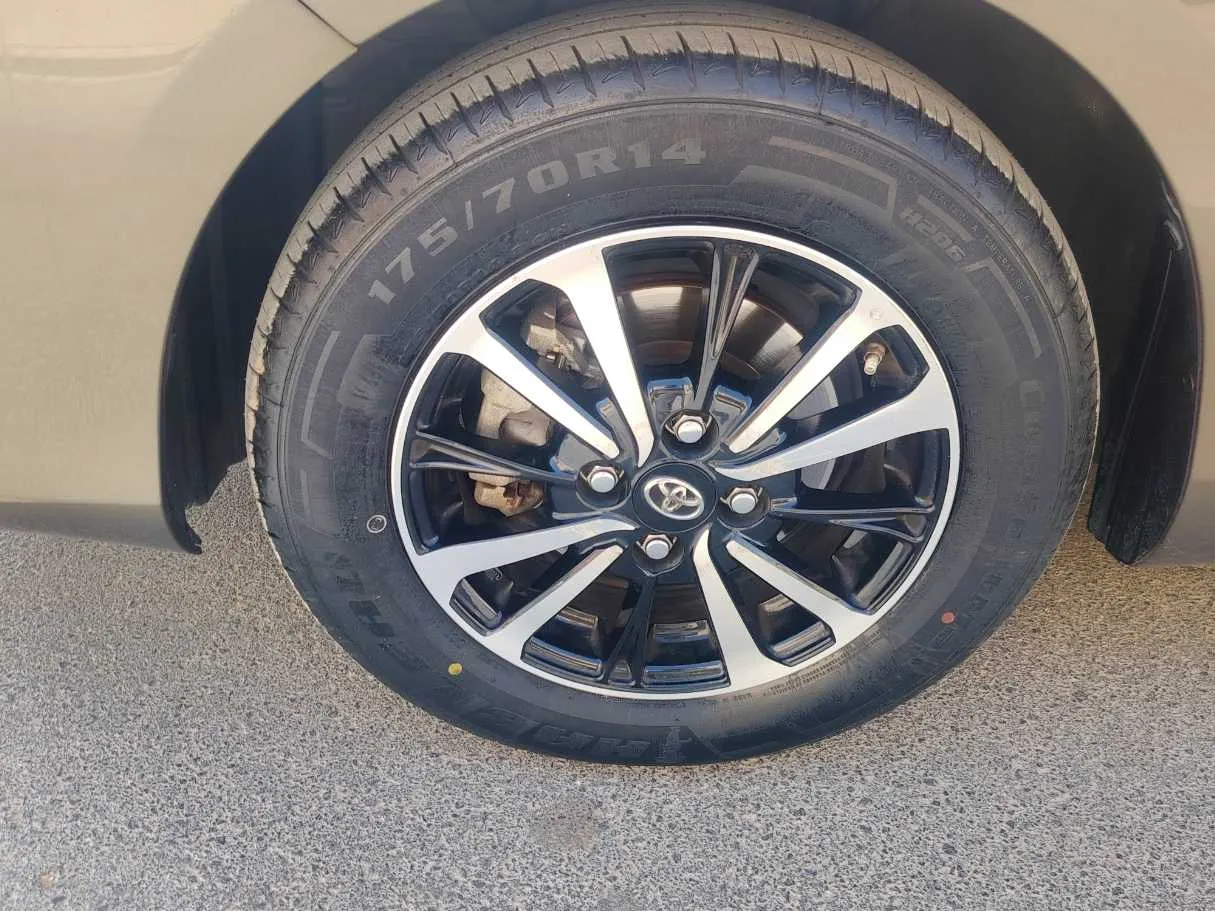 Car image 10