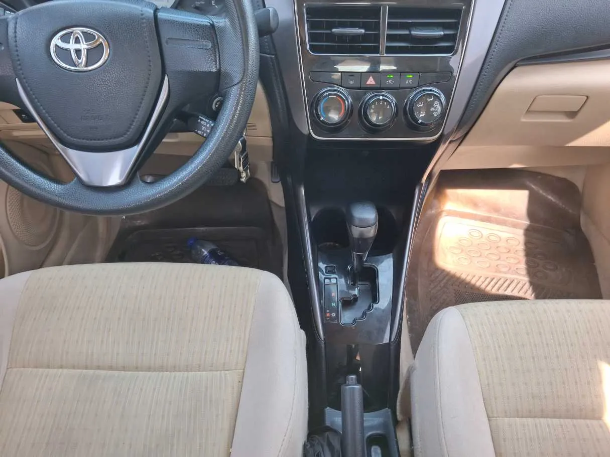 Car image 16
