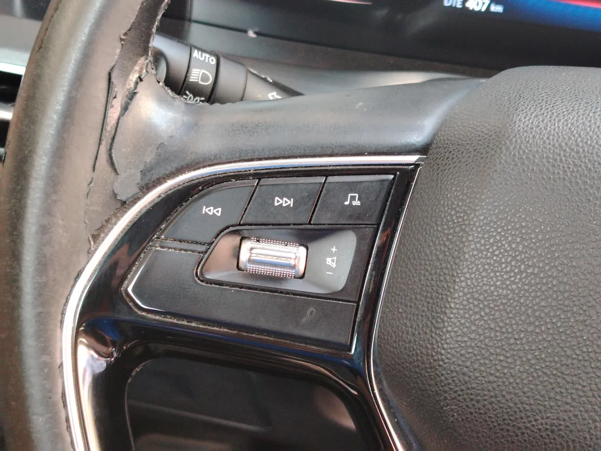 Car image 25