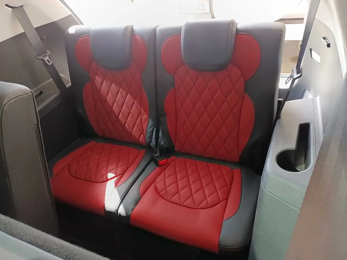 Car image 14