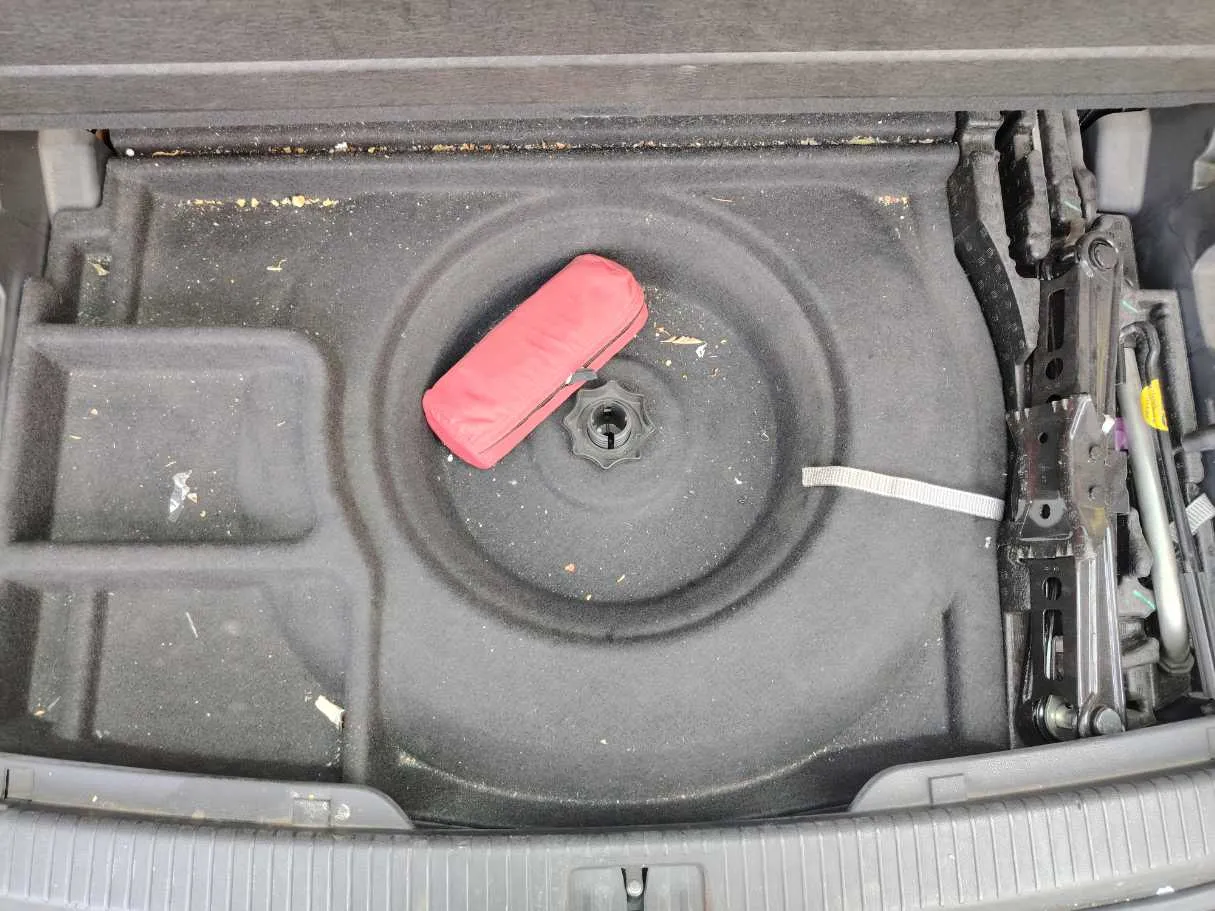 Car image 32