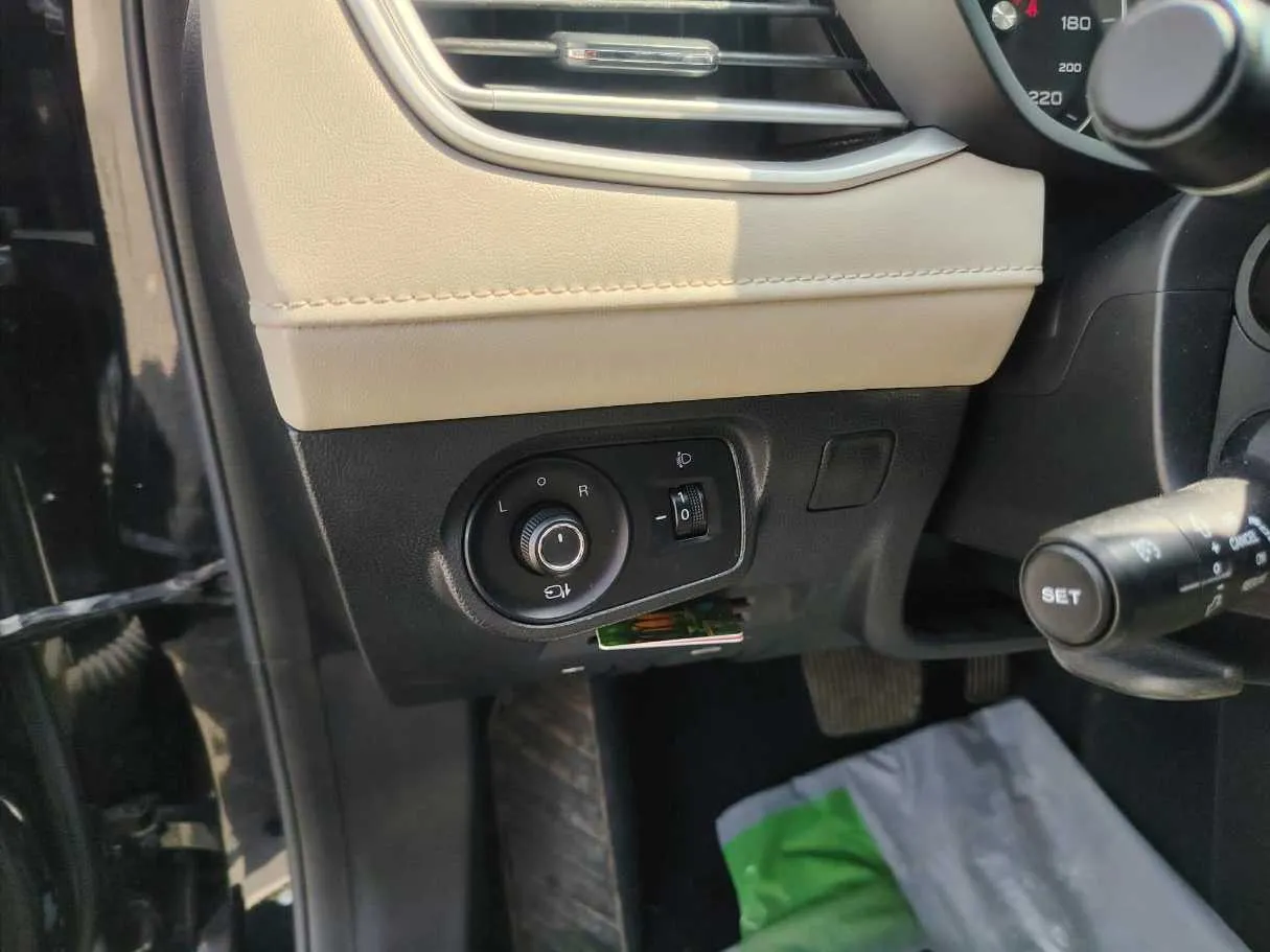 Car image 35