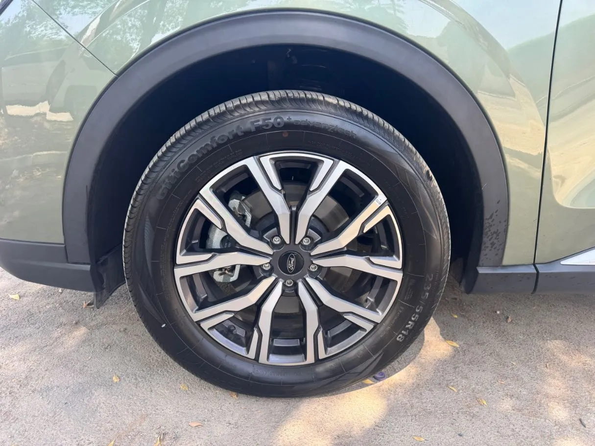 Car image 9