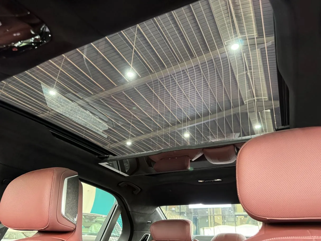 Car image 17