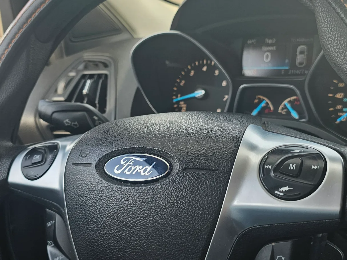 Car image 8