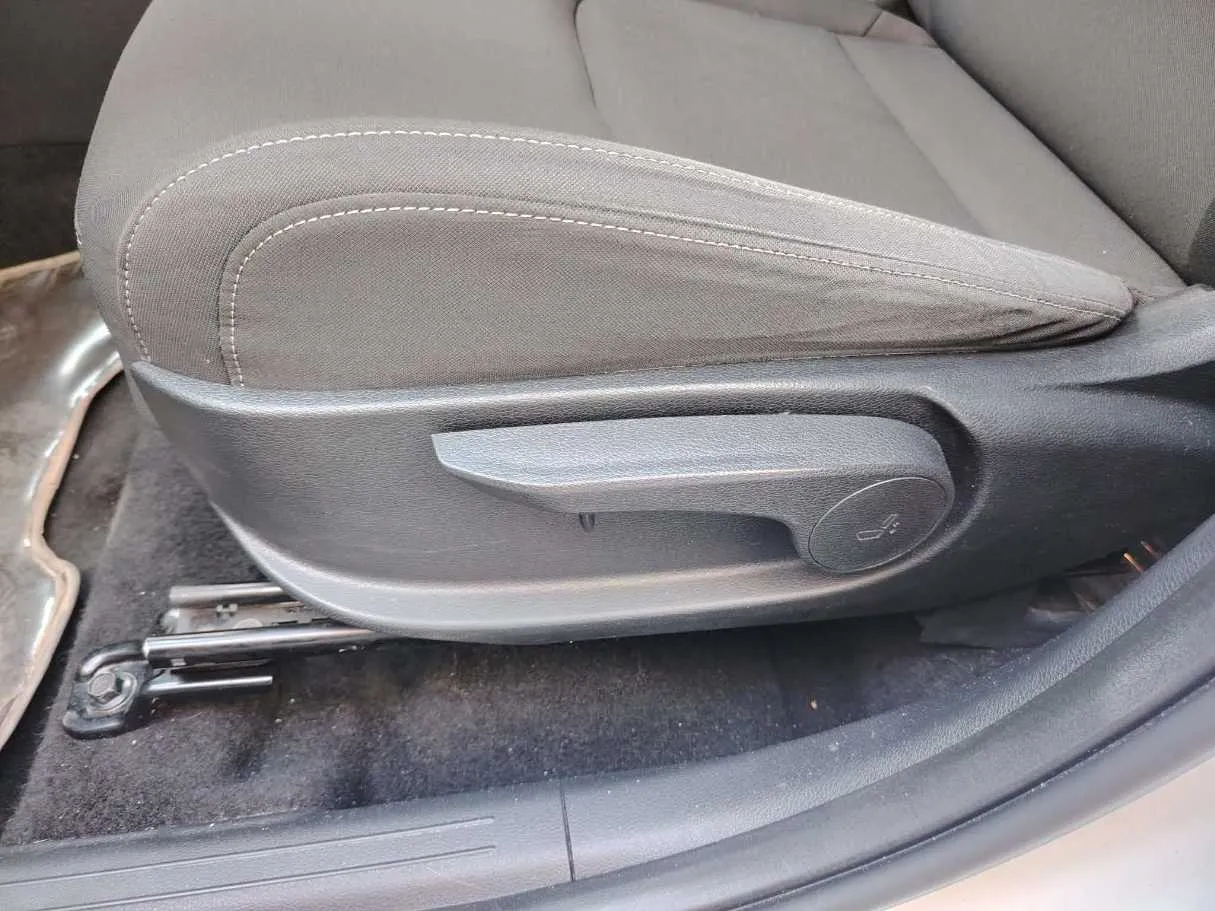 Car image 37