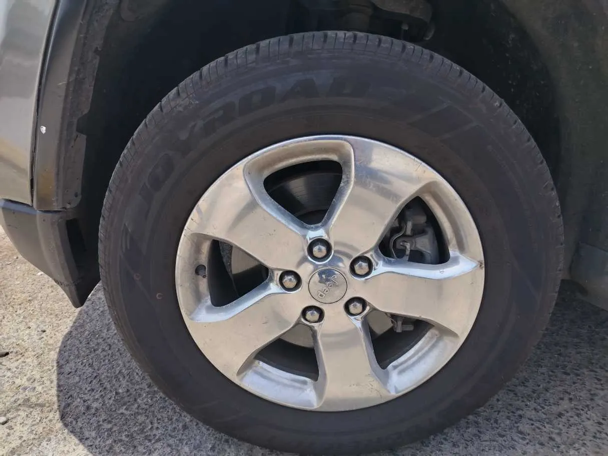 Car image 10