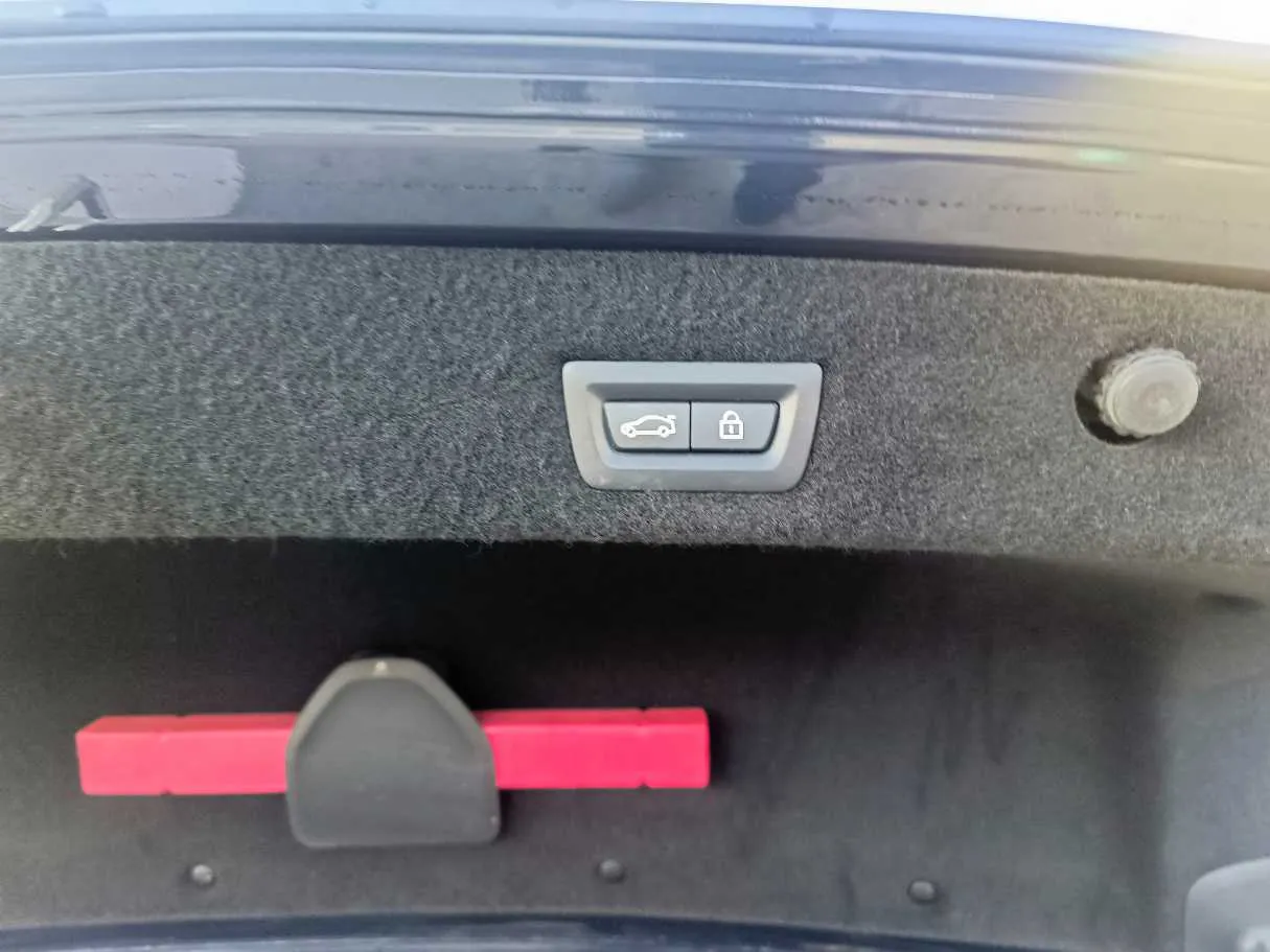 Car image 34