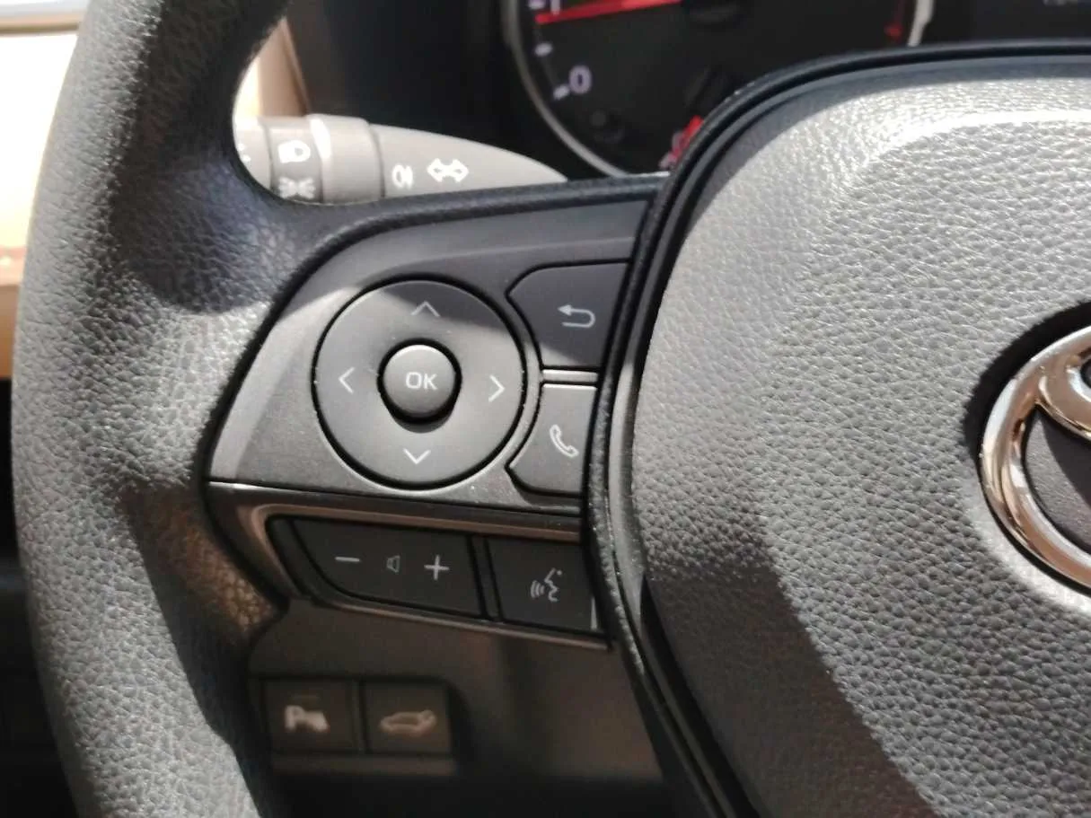 Car image 26