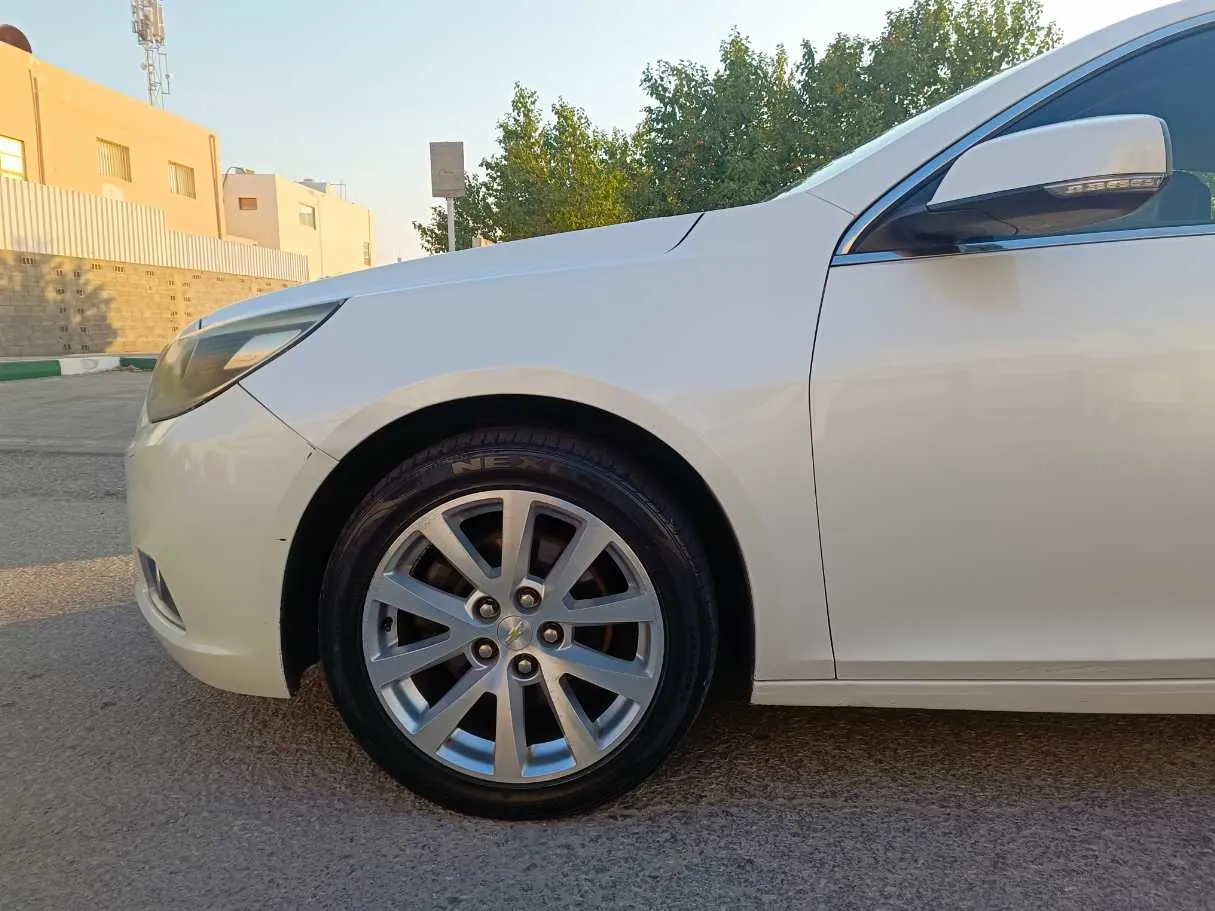 Car image 9