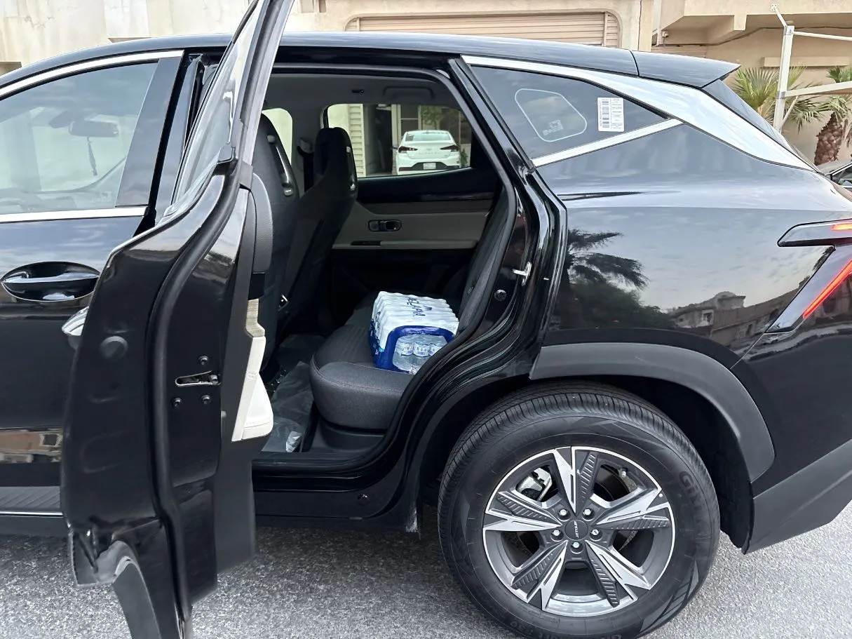 Car image 15