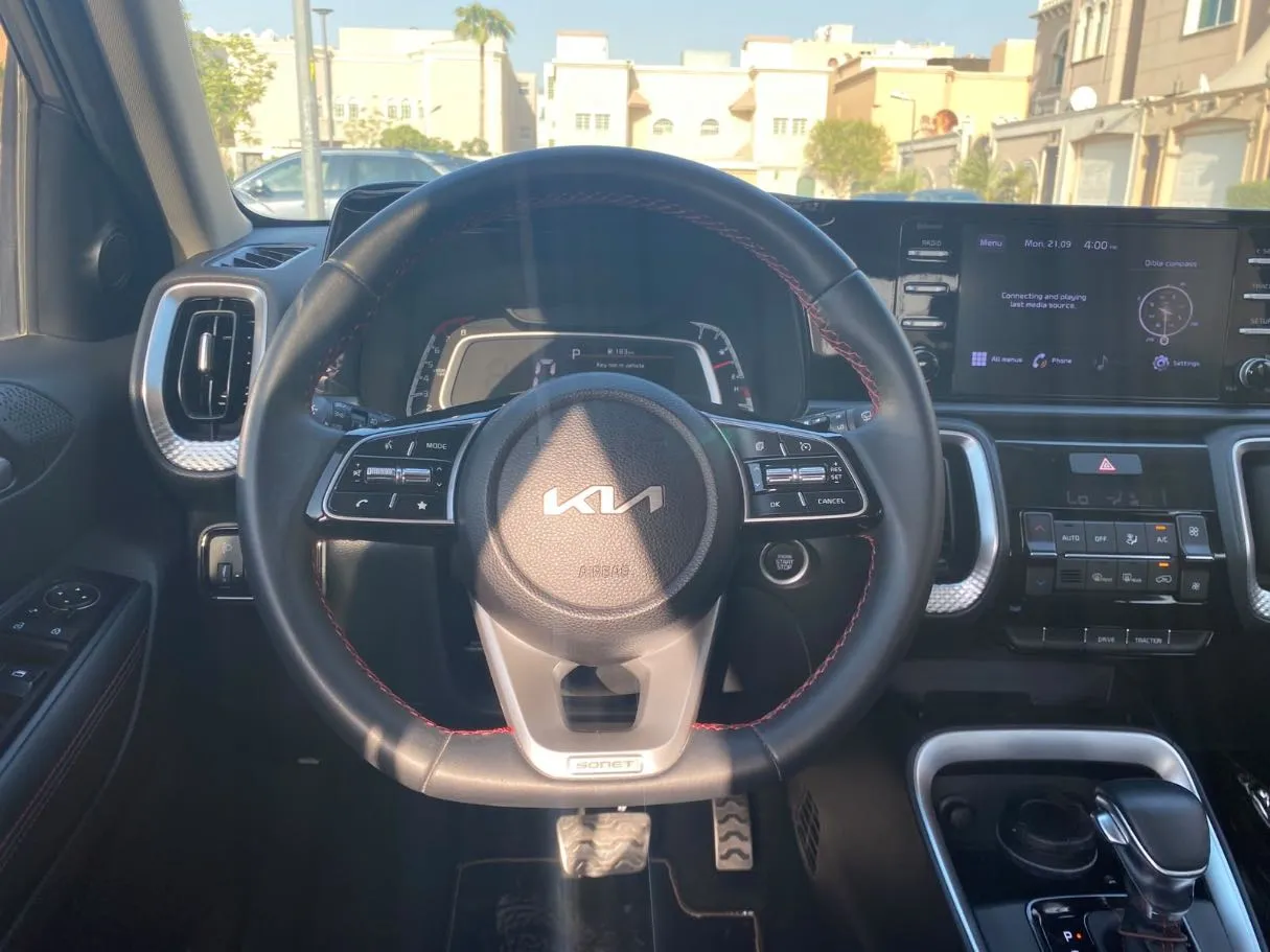 Car image 16