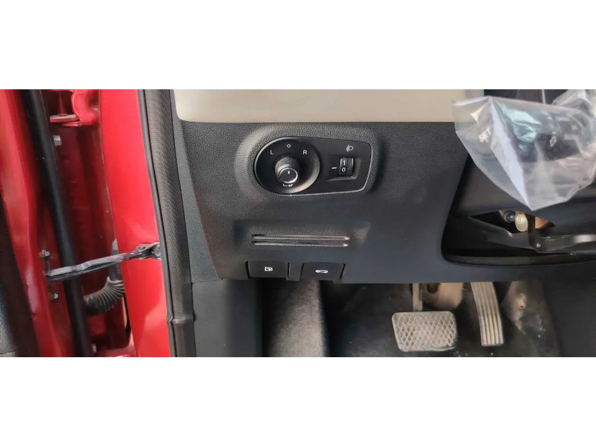 Car image 23