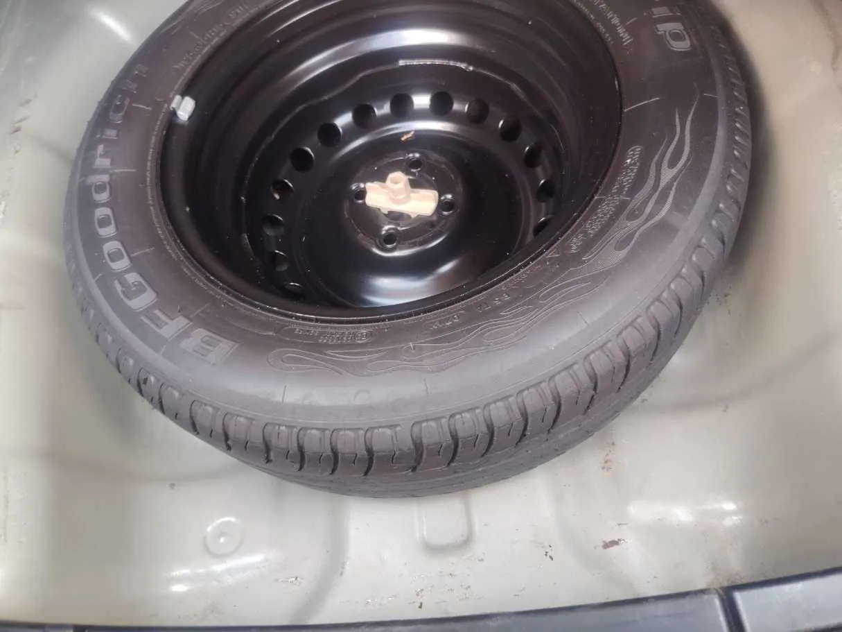 Car image 24