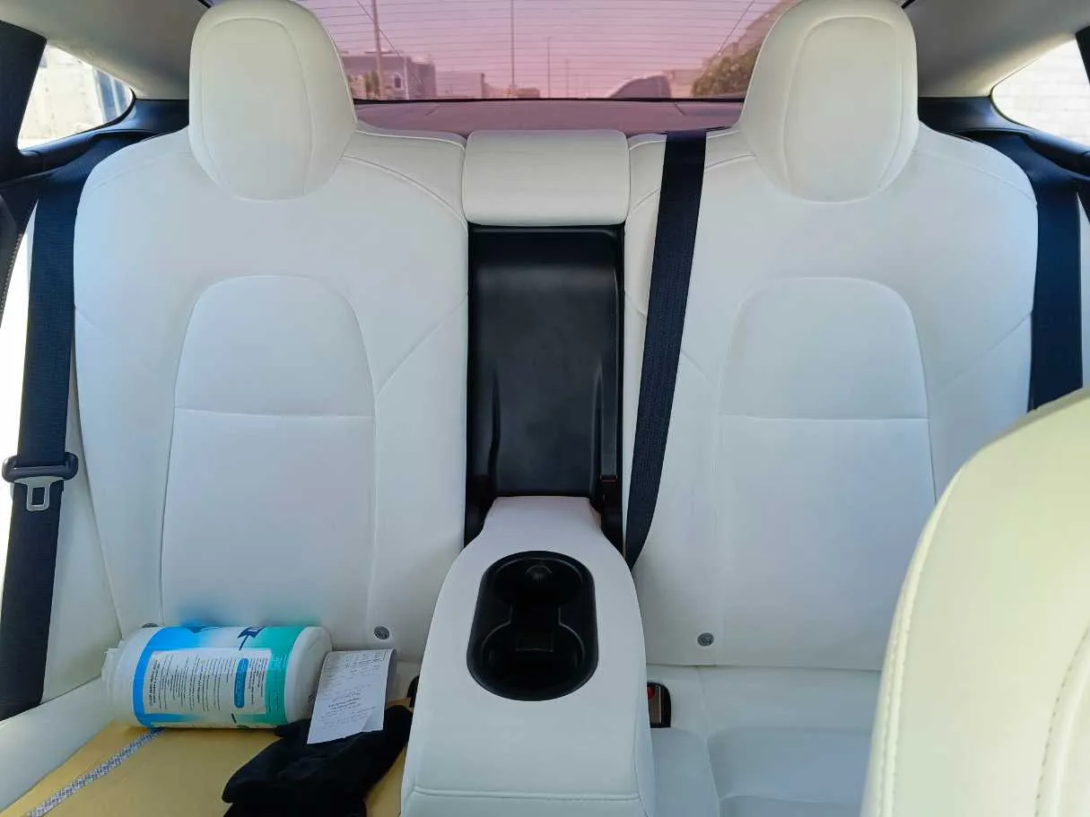 Car image 20