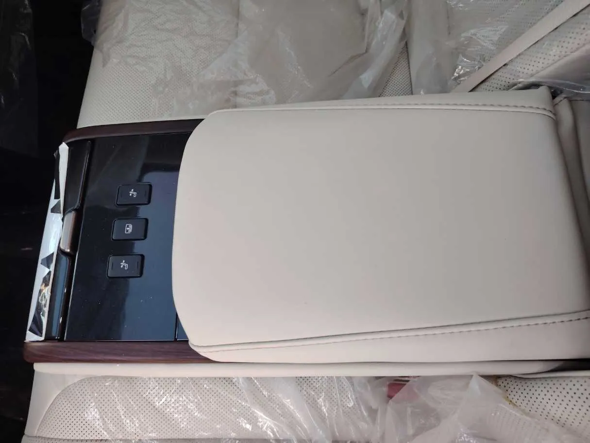 Car image 34